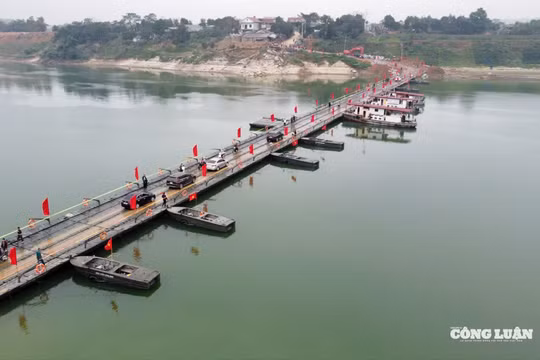 Chính thức thông xe cầu phao Đoan Hùng sau 1 ngày thi công thần tốc