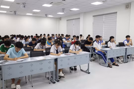Bộ Giáo dục và Đào tạo: IELTS không phải 'vé 2 trong 1', thí sinh chỉ được chọn một quyền lợi