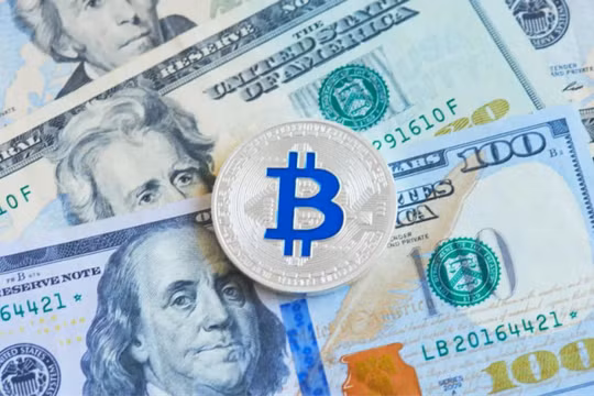 Lệnh triệu tập Jerome Powell khiến thị trường tiền số bốc hơi 21 triệu USD trong một giờ