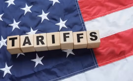 Thị trường Châu Á ‘khó xử’ trước thuế quan 10% mới của Tổng thống Donald Trump