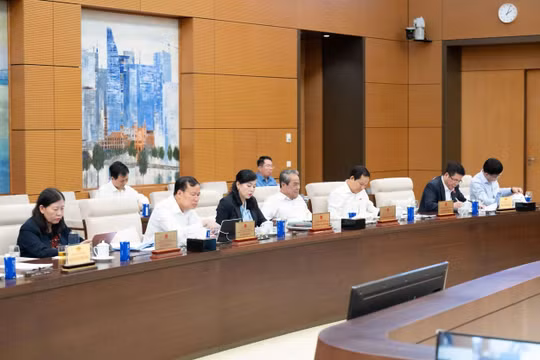 Khi Trung ương định hình cách làm cho cả nhiệm kỳ