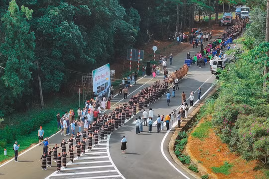 Quảng Ngãi: Tái hiện đậm nét, lan tỏa bản sắc đại ngàn qua lễ hội đường phố Măng Đen
