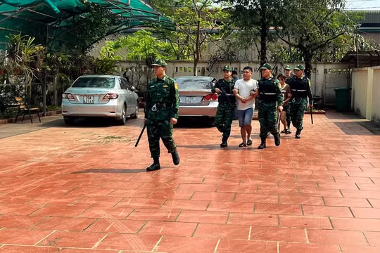 Khởi tố 2 đối tượng bán thiếu nữ 16 tuổi qua biên giới Lào Cai