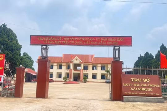Gia Lai: Cán bộ 'khất lần' giải quyết hồ sơ cho dân, lãnh đạo xã viết phiếu xin lỗi