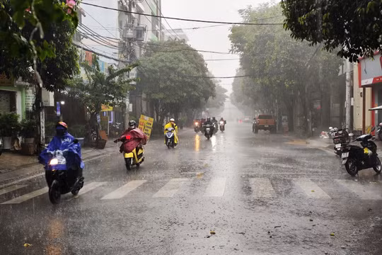 Dự báo thời tiết ngày 18/4: Nam Bộ duy trì nắng nóng, mưa dông về chiều