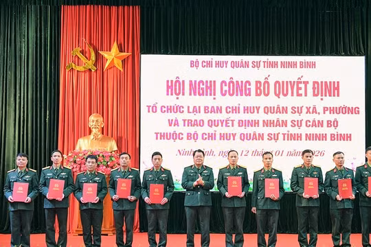 Ninh Bình: Công bố quyết định tổ chức lại và bổ nhiệm 129 Ban CHQS xã, phường