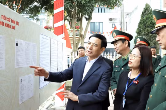 Bộ trưởng Bộ Quốc phòng Phan Văn Giang giám sát, kiểm tra công tác bầu cử tại Thái Nguyên