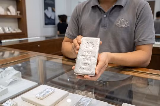 Giá bạc hôm nay 13/4: Thế giới giảm mạnh, đợi tín hiệu bạc trong nước?
