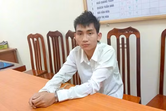 Tạm giữ hình sự nam thanh niên đi xe máy "kẹp 3" tông gãy chân CSGT