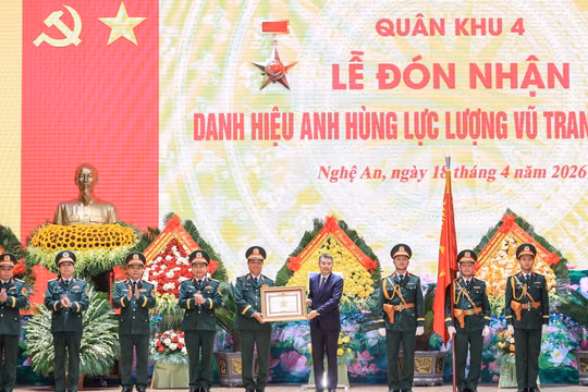 Thủ tướng Lê Minh Hưng: Tập trung xây dựng lực lượng vũ trang Quân khu 4 cách mạng, chính quy, tinh nhuệ, hiện đại