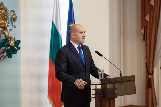 Tổng thống Bulgaria từ chức, chỉ trích chính trị bị 'tài phiệt thao túng'