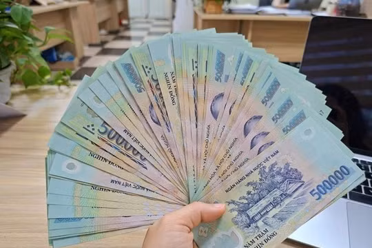 Chi lương, thưởng trên 5 triệu đồng qua tiền mặt: Khi thói quen cũ va chạm quy định mới