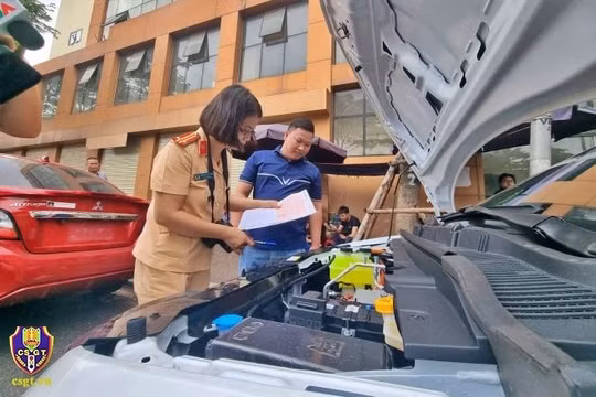 Lượng ô tô, xe máy đăng ký lưu hành mới năm 2025 tăng kỷ lục