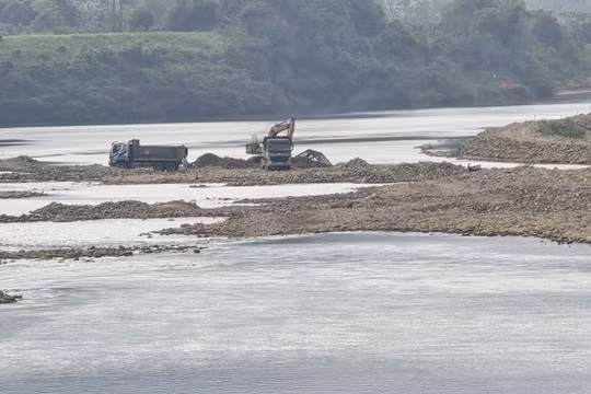 Nhức nhối tình trạng khai thác cát, sỏi tại Quảng Trị: Địa phương kêu khó