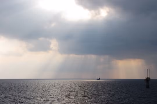 Iran lần đầu thu phí tàu qua eo biển Hormuz
