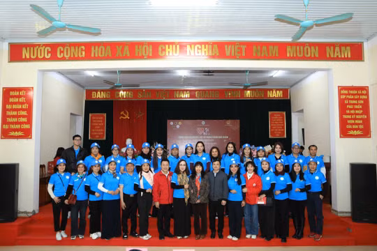 Kiều bào châu Âu về Tân Trào lan tỏa yêu thương