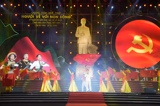Chương trình nghệ thuật 'Người về với non sông' kỷ niệm 85 năm Ngày Bác Hồ về nước