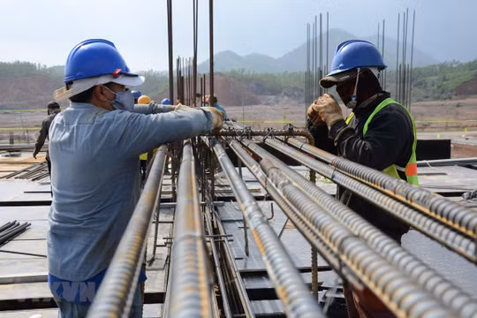 Giá thép hôm nay 5/1: Thép nội địa ổn định, giá thép cây Thượng Hải giảm còn 3.156 CNY
