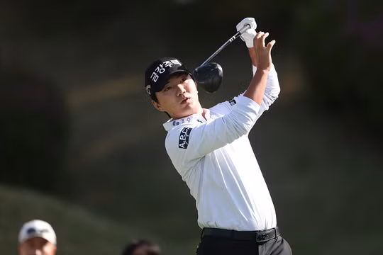 Golfer số 1 Hàn Quốc bị loại hy hữu vì 'hết bóng' giữa giải đấu