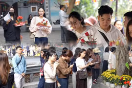 Chùa Hà thu hút nhiều người trẻ đến cầu duyên dịp đầu xuân