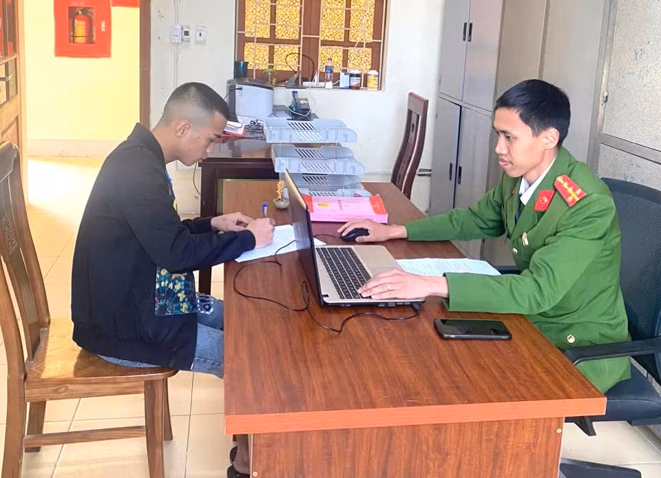 nghe an khoi to doi tuong lua dao tao phieu thanh toan chuyen tien gia hinh 1