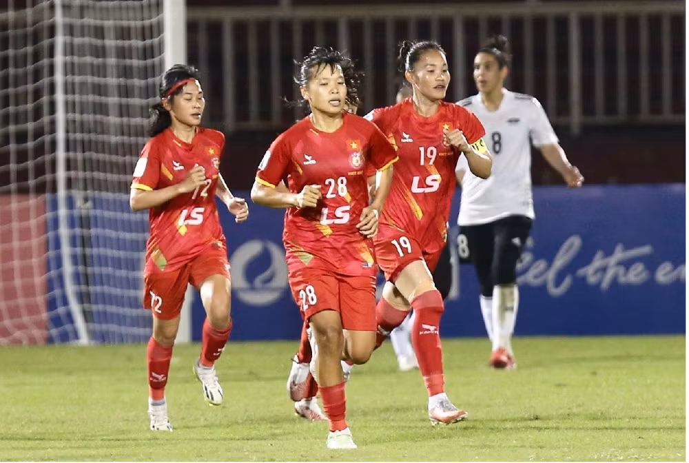 doi nu tphcm thang soc doi thu uae nhan thuong sieu khung hinh 3