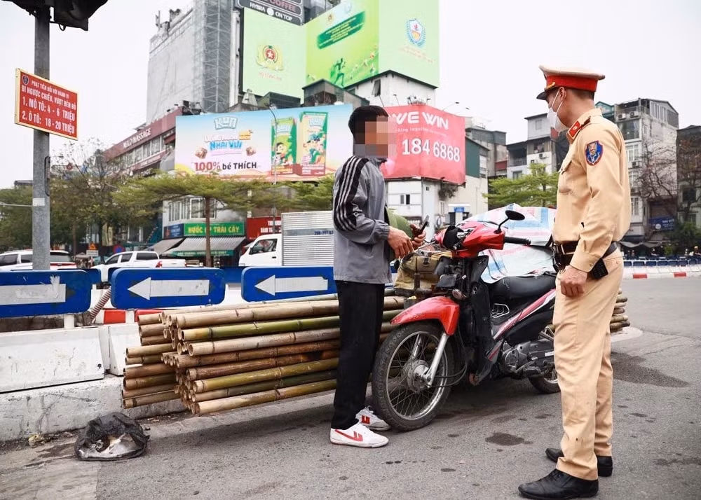 ha noi xu ly nghiem cac vi pham lien quan den xe ba bon banh tu che hinh 1