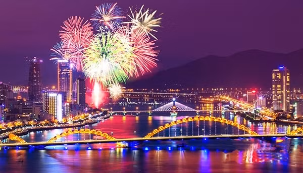 Giá chỗ ngồi ngắm pháo hoa Đà Nẵng tăng vọt, lên tới 3 triệu đồng/người