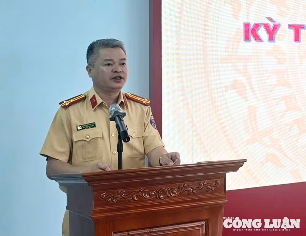 anh-2-ky-sat-hach-lai-xe-truong-cao-dang-tkv.jpg