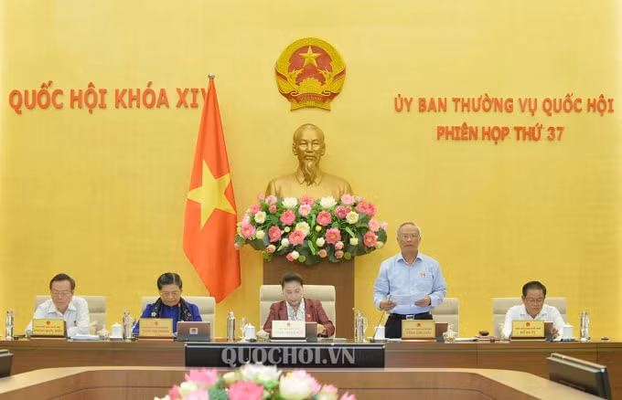 Phó Chủ tịch Quốc hội Uông Chu Lưu điều hành nội dung thảo luận.