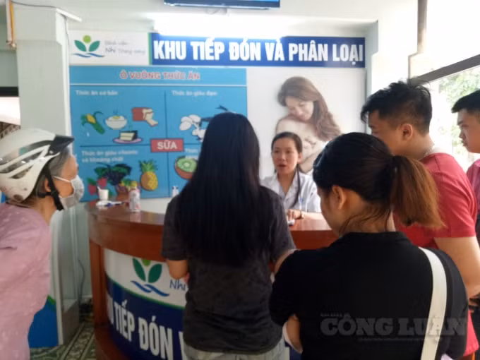 Các cơ sở KCB phải tránh tư vấn cho người bệnh không đúng về phạm vi quyền lợi của người có thẻ BHYT. Ảnh: Lương Minh