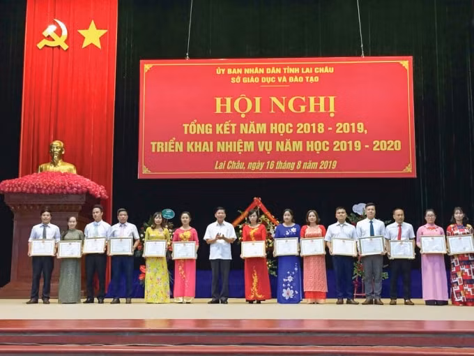 Hội nghị tổng kết năm học 2018 - 2019 và triển khai nhiệm vụ năm học 2019 - 2020 của Sở GD&ĐT Lai Châu.