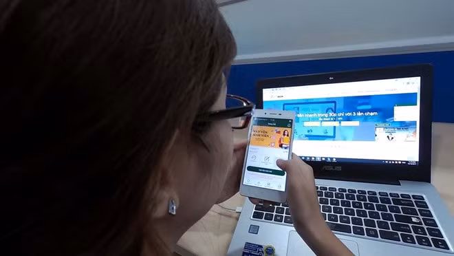Cho vay tiền qua app là một dạng tín dụng đen bằng công nghệ và đang lách luật để hoạt động. (Ảnh minh họa)