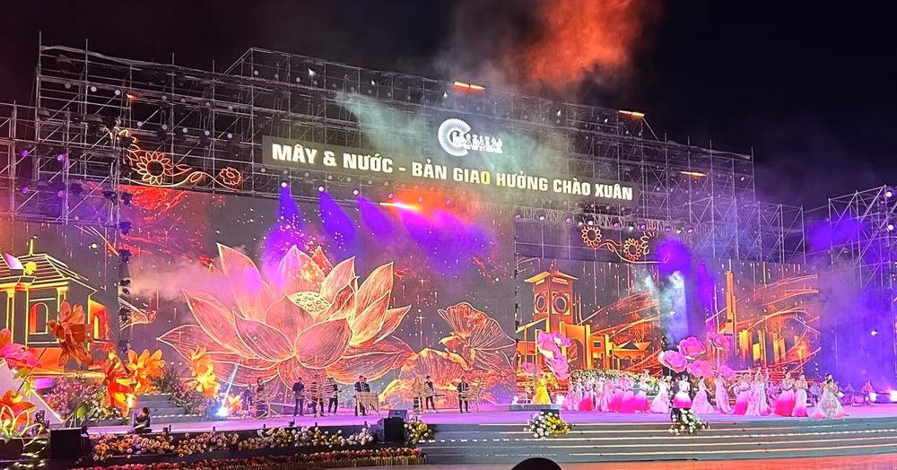 may nuoc ban giao huong chao xuan thap sang festival hoa da lat 2024 hinh 1