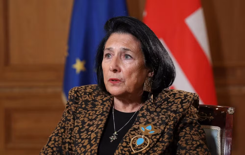 tong thong georgia noi voi cac ong trump va macron ve cuoc bau cu o que nha hinh 1