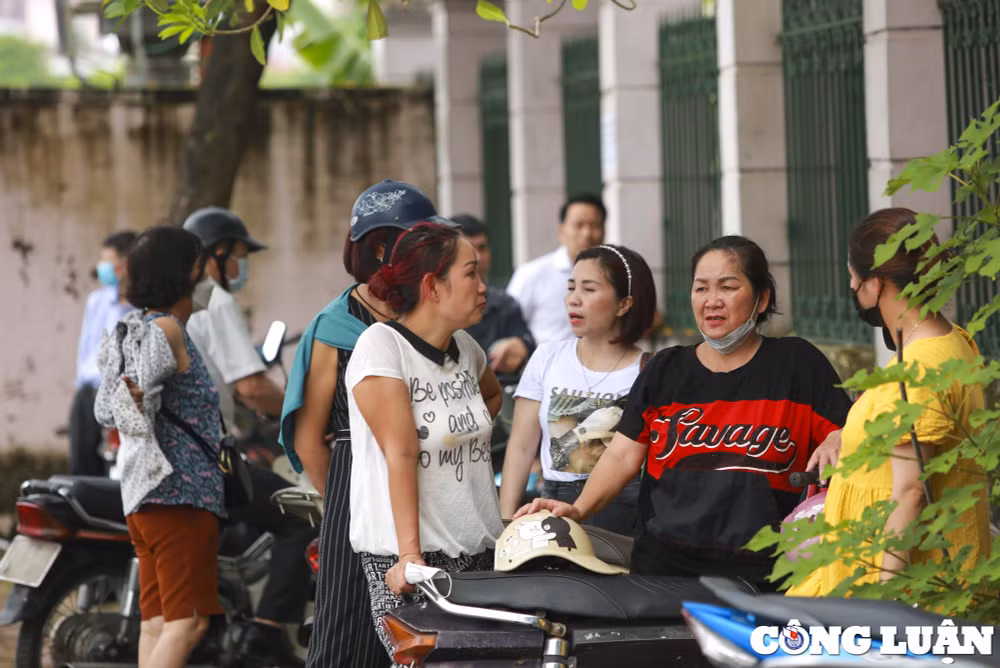 hinh anh thi sinh di lam thu tuc du ky thi tot nghiep thpt nam 2022 hinh 10