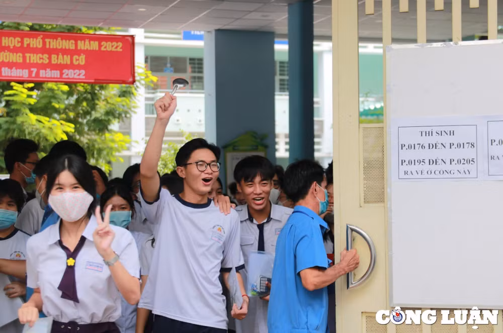 thi tot nghiep thpt quoc gia 2022 hoc sinh gioi thanh pho noi de dia de sinh kho hinh 13
