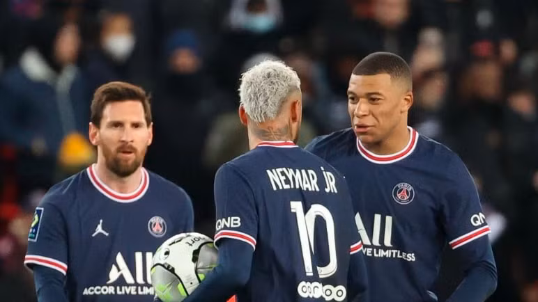 top 5 ben do tiem nang cho ronaldo neu roi khoi man utd hinh 1