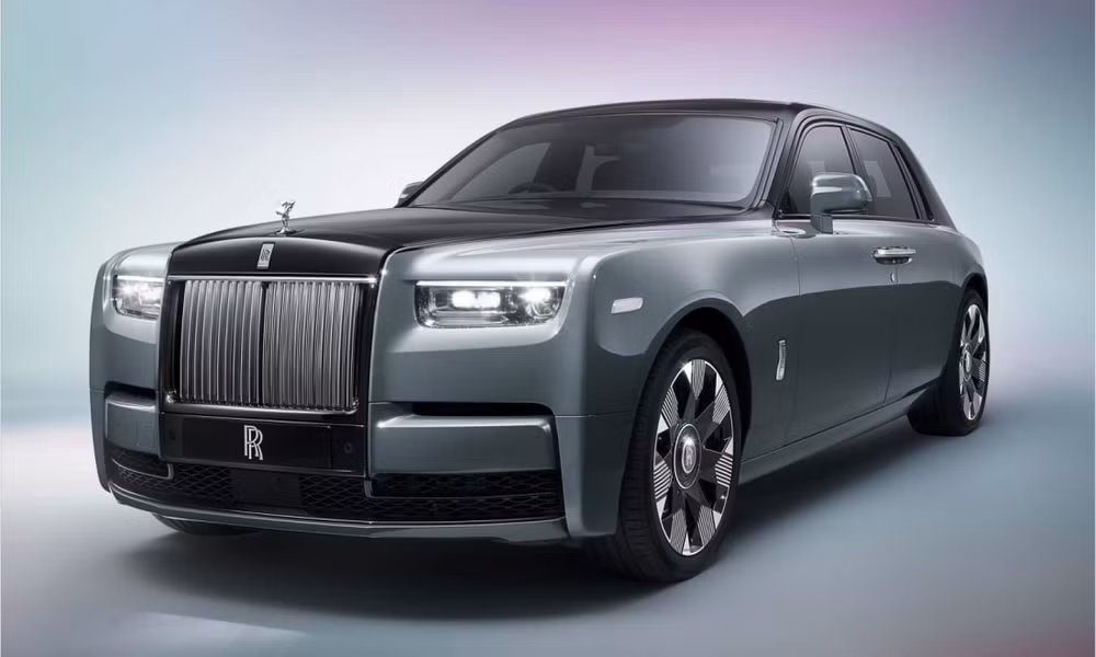 Mới đây, Rolls-Royce đã ra mắt Rolls-Royce Phantom 2023 với vẻ ngoài mới mẻ, bắt mắt cùng nội thất sang trọng và tiện nghi.