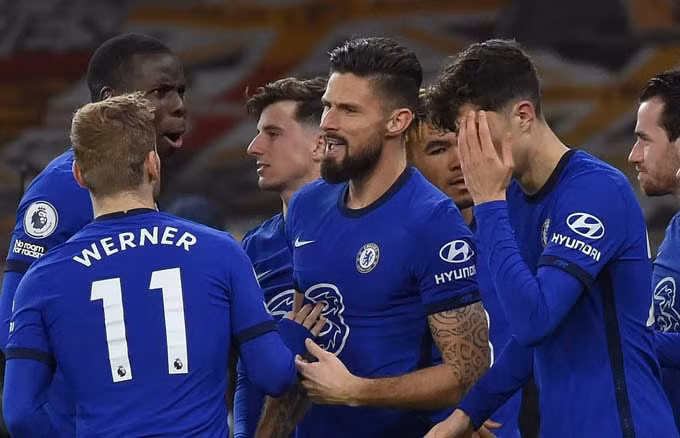 Các cầu thủ cùng chia vui với Giroud. Ảnh: bongdaplus.vn