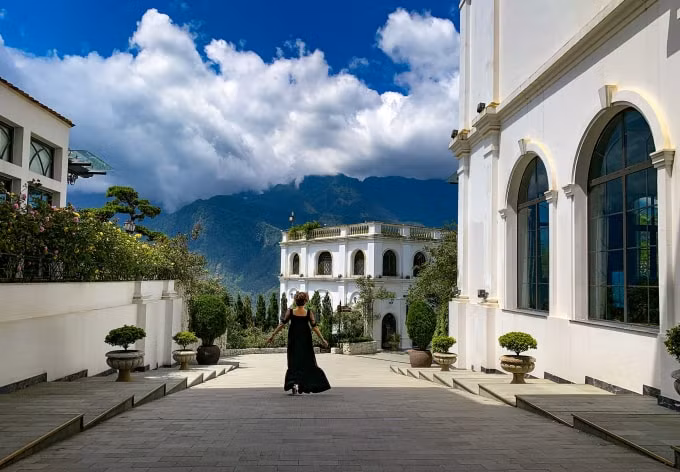 Khu nghỉ dưỡng Silk Path Grand Sa Pa view trọn vẻ đẹp trong mây của dãy núi Hoàng Liên Sơn.