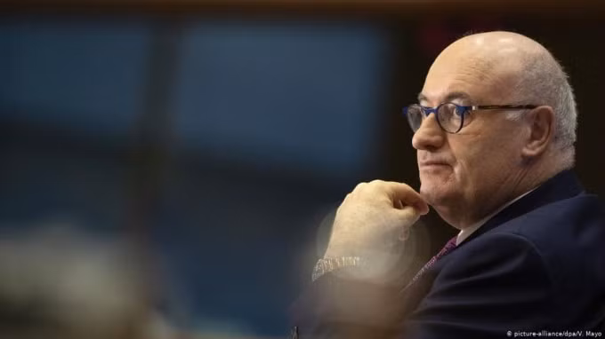Ông Phil Hogan. Ảnh: DW
