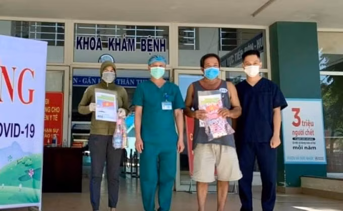 Các bệnh nhân đã âm tính nhiều lần trước khi được xuất viện (ảnh TL).