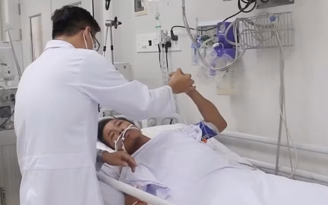 Người đàn ông bị rắn cắn ở Tây Ninh đã tự thở và dừng lọc máu. Ảnh: TL.