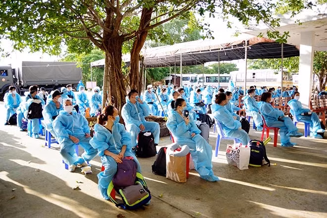 Sóc Trăng tiếp nhận 117 công dân Việt Nam trở về từ Singapore. (Ảnh: Thanh Nam)