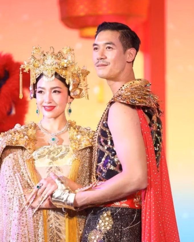 cap sao hang a thai lan duong ai nay di sau 10 nam hen ho hinh 2