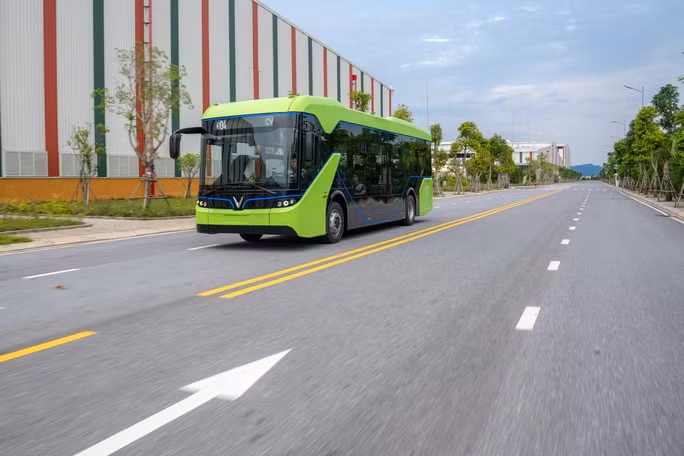 ha noi mo tuyen xe buyt dien dau tien vao ngay 2 12 hinh 1