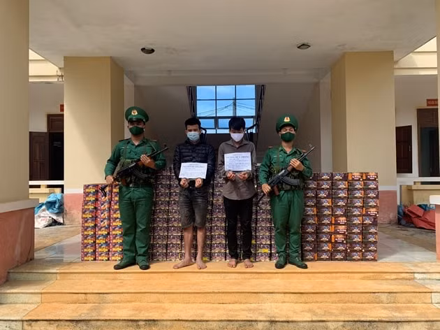 vay bat 2 doi tuong van chuyen gan 1 tan phao hinh 1