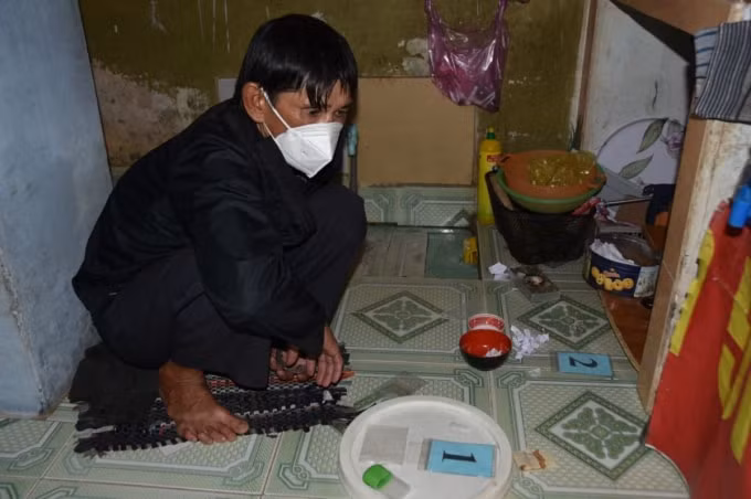 bat giu doi tuong giau ma tuy trong ong nhua hinh 1
