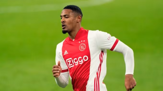 tien dao ajax gay sot khi thiet lap cot moc lich su champions league hinh 1